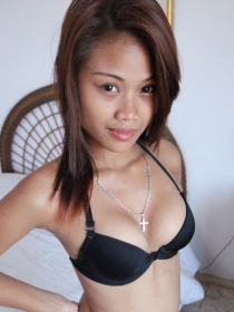 Hot new manila girls from Filipina Sex Diary. Meet Laiza.